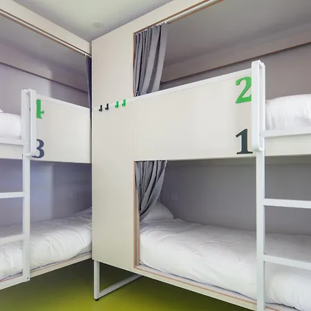 Vandrarhem Clink I Lár *