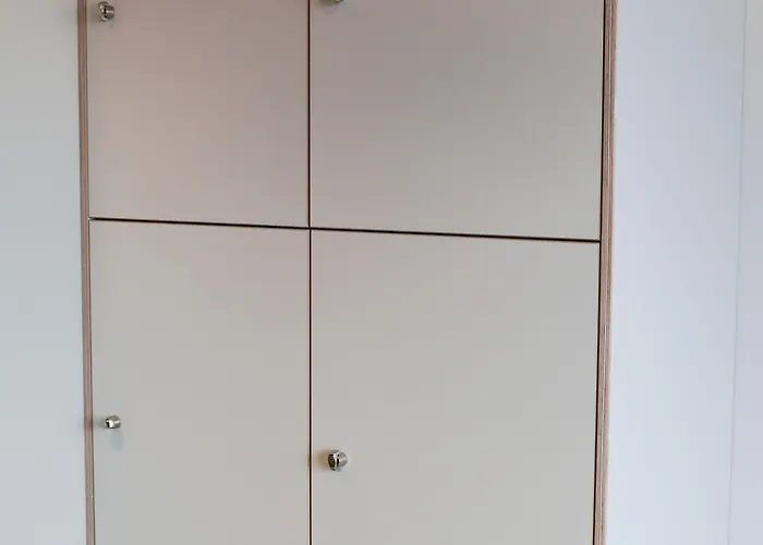 Clink I Lar אכסניה